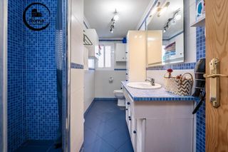 Pis  Calle francisco de paula vallad 3. Venta de piso en cartuja de 3 dormitorios semireformado y totalm