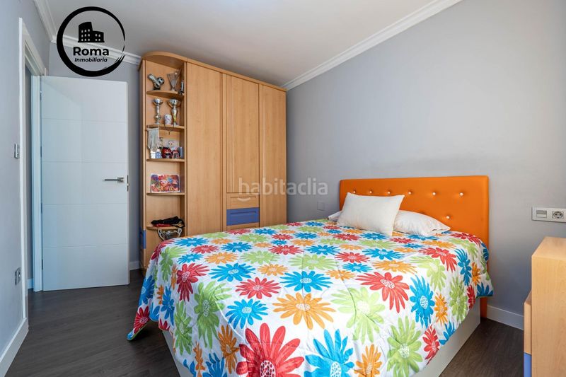 Foto 0b12ed28-dcab-4596-9ee5-1e2f2db19f7f. Casa aparellada amb calefacció aparcament piscina a Zubia (La)