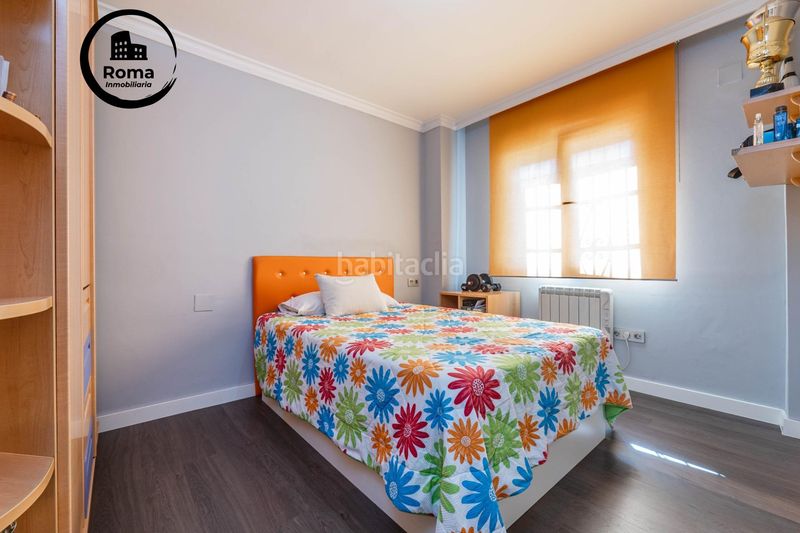 Foto 4cb5f616-1aca-40e8-9c28-bef7102fcf70. Casa aparellada amb calefacció aparcament piscina a Zubia (La)