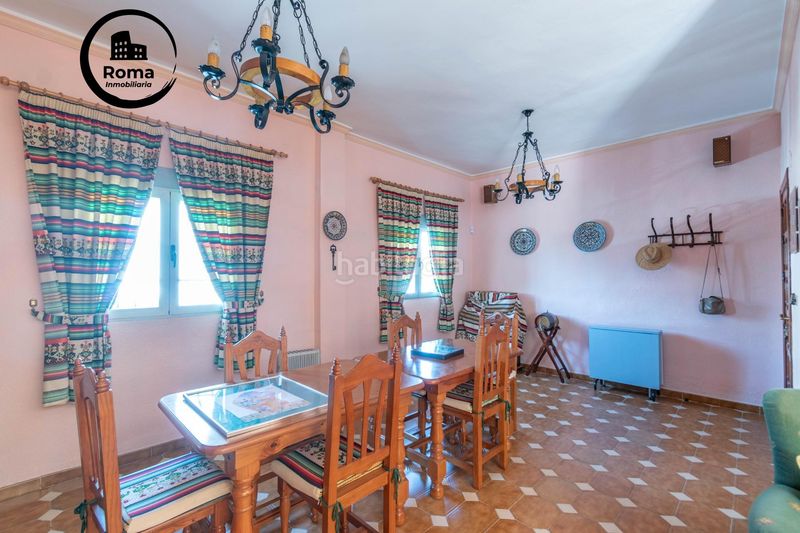 Foto 0ec21e31-4b0e-4c60-a0ce-575d5ff4c3b2. Casa aparellada amb aparcament a Jun
