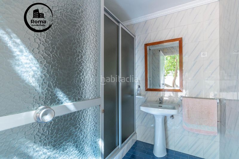 Foto 4d4ff9fe-6b84-412c-b3d0-9d262b4be7b6. Casa aparellada amb aparcament a Jun