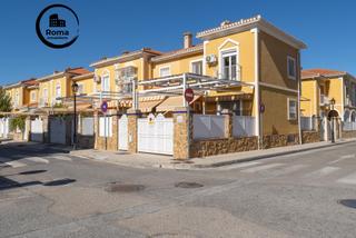 Chalet en N/a. Unifamiliar en esquina con vistas a sierra nevada caserio  de lo