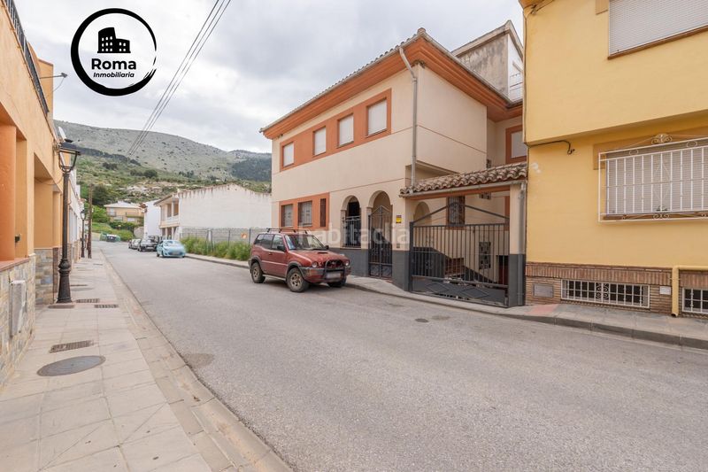 Foto c3de2526-2e59-42ea-9ac4-485ca5a4b496. Casa amb aparcament a Alfacar