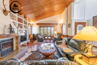Chalet en Huétor Vega. Extraordinario chalet independiente en los rebites!!! con 1667 m