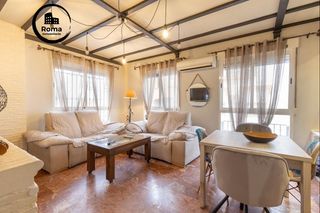 Reihenhaus in Joaquina Eguaras. Casa adosada en urbanización con piscina junto al ferial