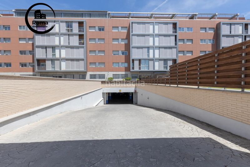 Foto e504c429-b4a0-45f4-862f-f46dccb5423c. Aparcament cotxe a Campus de la Salud Armilla