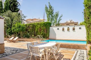 Chalet in La Zubia Ciudad. Chalet exclusivo una sola planta en el centro de la zubia