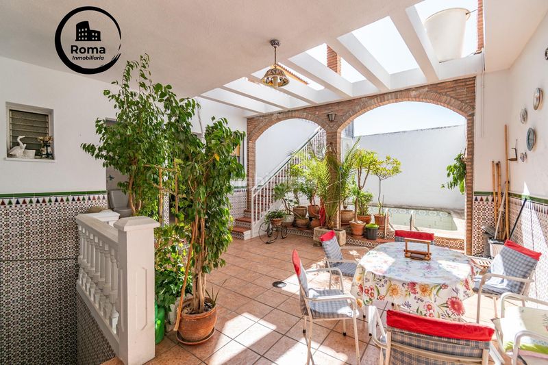 Foto db0a5379-9474-4781-922a-e89d695ef58c. Casa con piscina in Atarfe