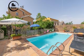 Chalet en Cumbres Verdes. Precioso chalet independiente con piscina en cumbres verdes