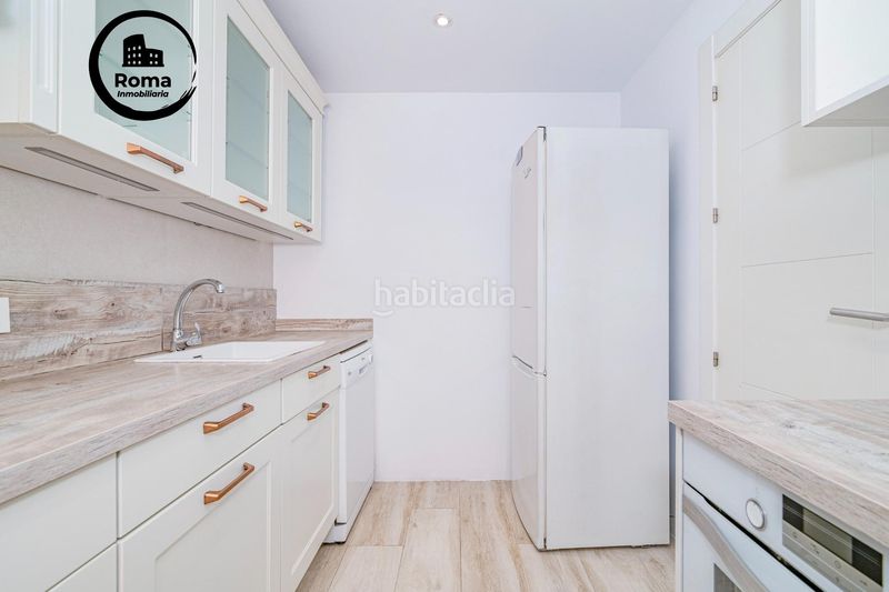 Foto 5ca3ab1a-0ae2-4bf3-a190-7de36e78a1da. Penthouse with heating in Camino de Ronda Granada