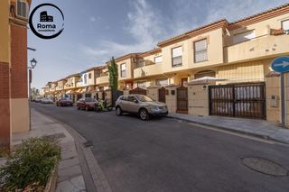 Casa adossada a Ogíjares