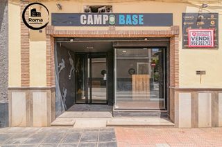 Locale commerciale in Santa Fe. Amplio local comercial en calle calderón