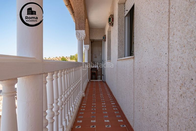 Foto b453f036-f3fa-428c-836a-c63a6c2a976d. Maison avec parking dans Jun