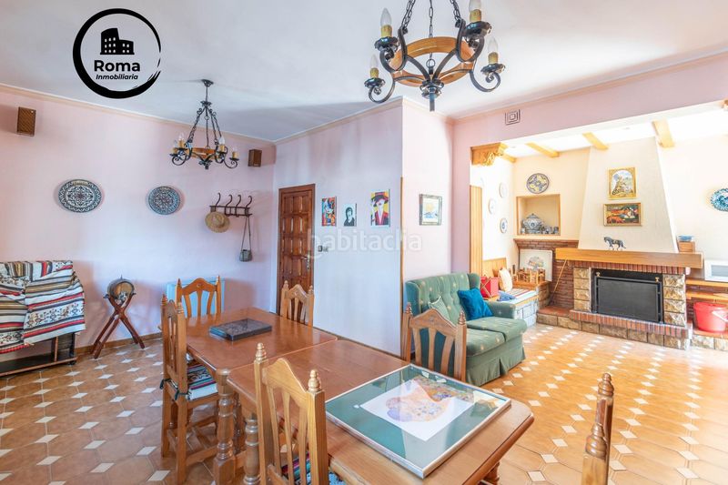 Foto c2b5e1d0-c255-45e0-a9bf-be8562a6d825. Maison avec parking dans Jun