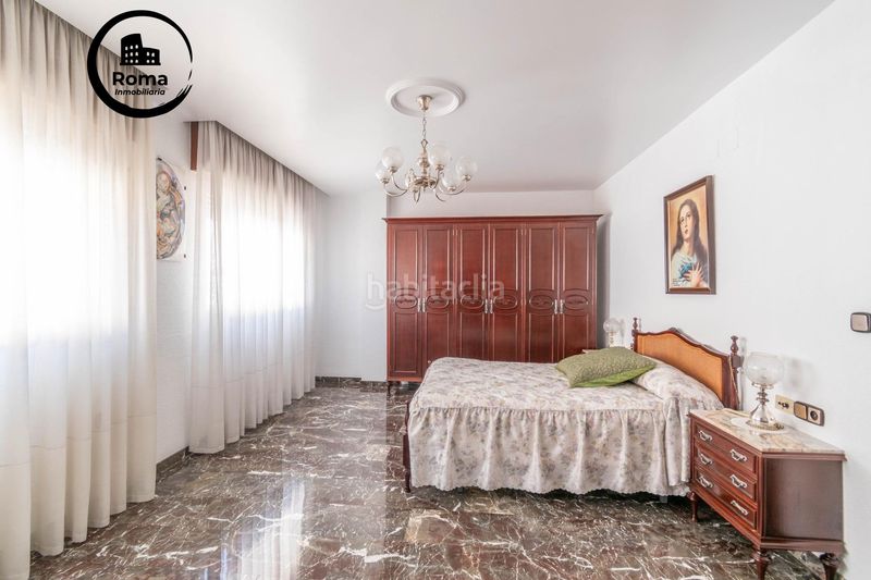 Foto ce8507b9-1a44-42e8-9ea0-1b17d8369dc4. Maison avec parking dans Jun