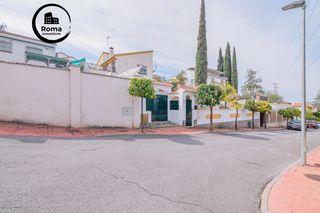 Chalet en Peligros. ?? chalet independiente con piscina y parcela en monteluz