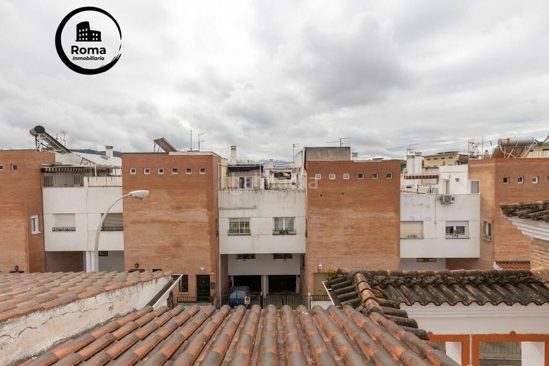 Foto 6c6837ee-8940-4b98-9c18-bf4e2cca2720. Casa adossada a Joaquina Eguaras Granada