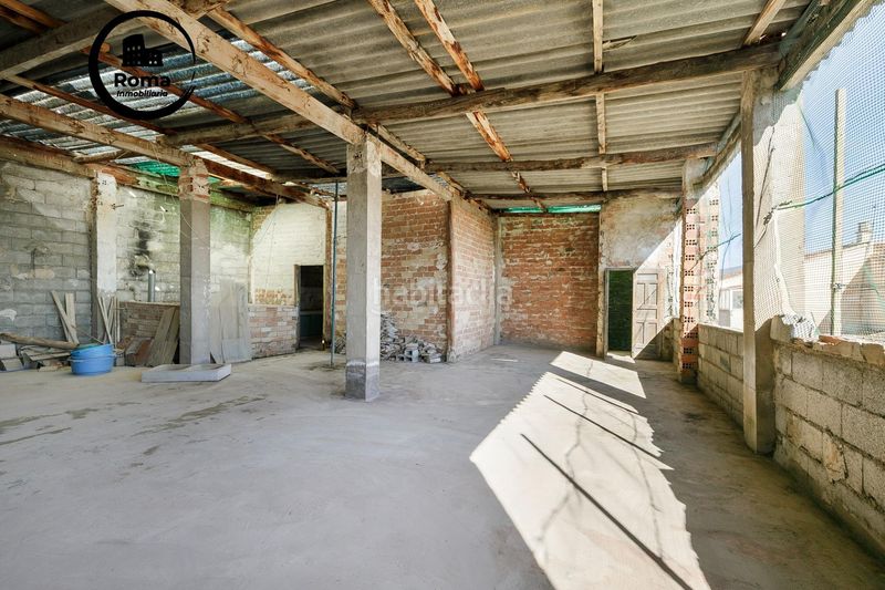 Foto 056f7358-7e87-4443-be2f-bc14479a476c. Edifici a Baza