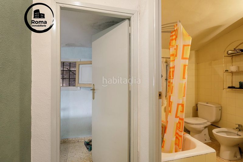 Foto 759f2664-8547-497b-8764-37c1c0496b98. Edifici a Baza