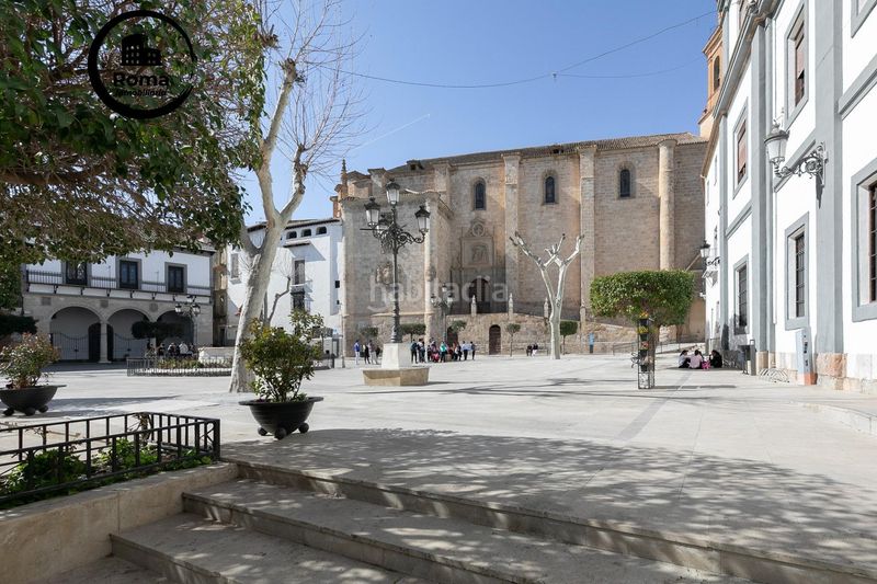 Foto a25b42f0-461a-435b-bbf9-4ee2f99615a1. Edifici a Baza