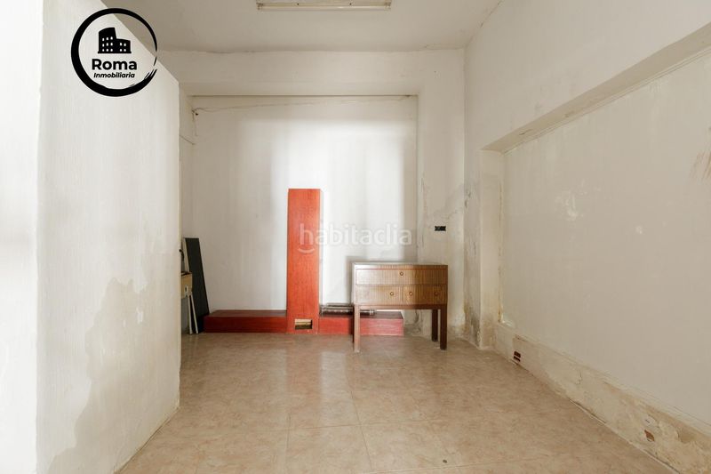 Foto f3e60ea4-b5af-46ce-b878-4773613e9a80. Edifici a Baza