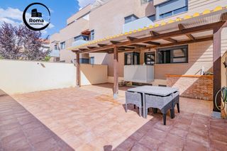 Piso en Albolote. Espectacular bajo con patio privado de 60 m² en urbanización con