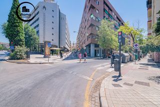 Autoparkplatz  Calle melchor almagro. ¡oportunidad única en granada: tu garaje perfecto! ???