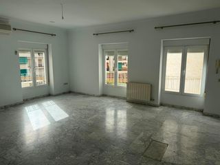 Lloguer Pis a Fígares. Magnifico piso junto a recogidas sin amueblar tres habitaciones