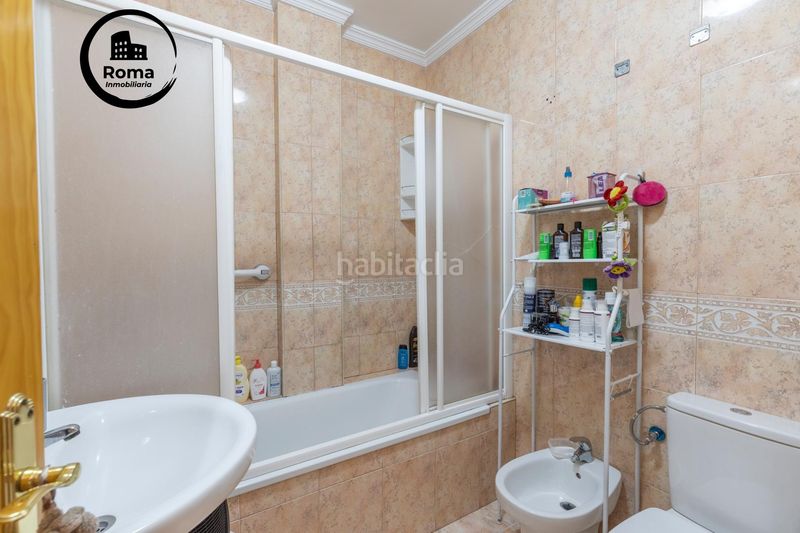 Foto 2e52bdce-0d5c-4696-8a49-aa3f7edbeb65. Casa aparellada a calle río genil 22 a Atarfe