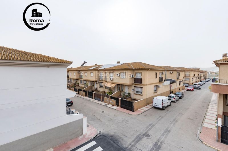 Foto 52e1496a-8dcf-4c1c-8367-8305ac2c4f0d. Casa aparellada a calle río genil 22 a Atarfe
