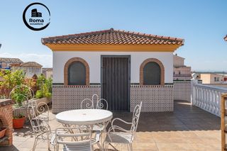 Maison à Atarfe. ?? gran casa en esquina en atarfe – 4 dormitorios, piscina, gara