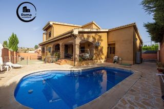 Chalet en Villa de Otura. Chalet de ensueño en urb. viña del rey, otura