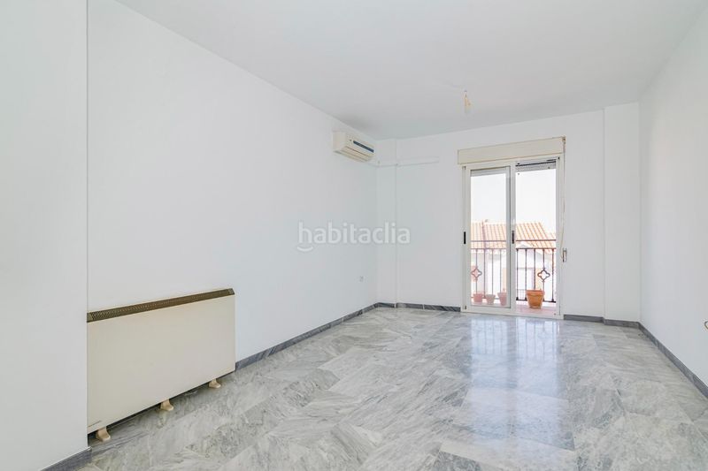 Foto b7abe7fb-5d60-4a1d-9281-c879789bebc7. Piso  de 3 habitaciones y cochera en la zubia en Zubia (La)