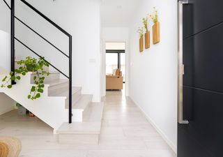 Chalet in La Zubia Ciudad. Bonita casa independiente de reestreno en zona residencial de la