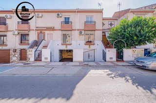 Casa adossada a Chauchina. Amplia vivienda en chauchina con piscina