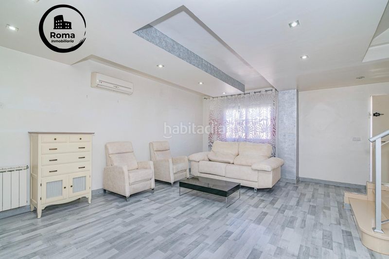 Foto 224f7d14-10b8-4b32-bf5f-20ee76bd02a2. Casa bifamiliare in Jun