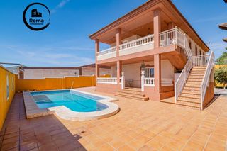 House in Láchar. ¡impresionante chalet en lachar con piscina y amplios espacios!