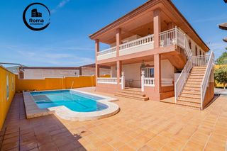 Chalet à Láchar. ¡impresionante chalet en lachar con piscina y amplios espacios!