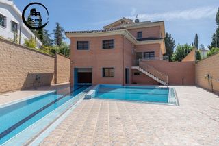 Chalet à Cortijo del Aire. Espectacular villa unifamiliar independiente con máxima privacid