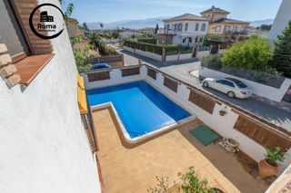 Chalet in Cúllar Vega. ¡¡ impresionante chalet dividido en dos viviendas con piscina y