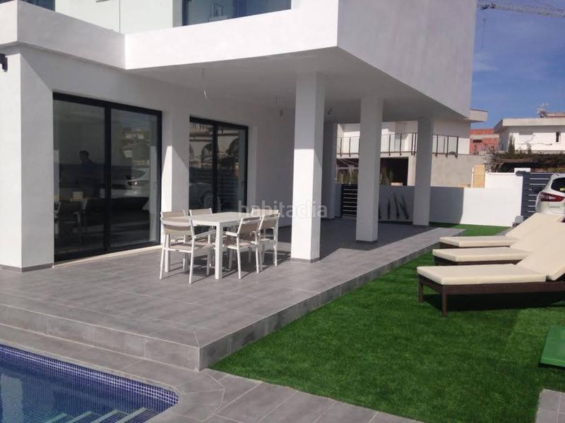 Foto f7ce84d1-8007-42a6-8280-f843f9f25f56. Casa amb piscina a Romana (la)