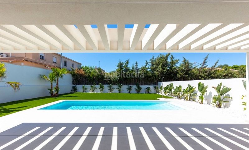 Foto 9721ada1-4953-4a8e-824a-1cc76f3a1fd6. Casa amb aparcament piscina a Los Balcones-Los Altos Torrevieja