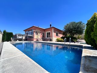 Haus en Romana (la). Descubra el aut�ntico estilo de vida espa�ol en esta villa impec