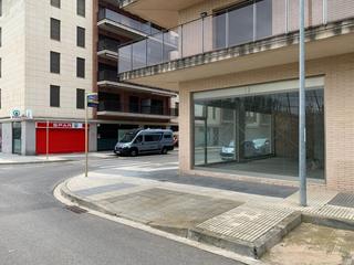 Business premise in Els Esquirols. Local comercial en cambrils