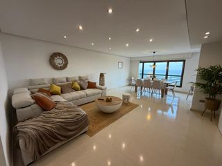 Lloguer Pis a Playa Poniente. Vivienda exclusiva de 180 m2 con vistas panorámicas al mar  poni