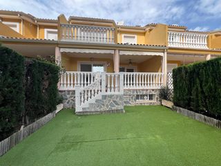 Casa adossada  Calle poeta miguel hernandez. Adosado en alfaz de 3 habitaciones