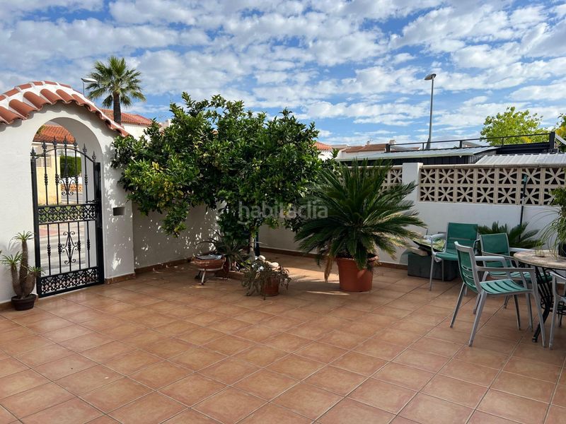 Foto 8a997b2b-81eb-4c36-8208-229a8e15a09c. Casa adossada amb piscina a Varadero Nucia (la)