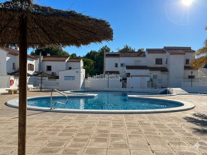 Foto 8cd55a2f-bd72-4d5b-adb6-f25df021e477. Casa adossada amb piscina a Varadero Nucia (la)