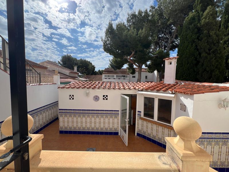 Foto f29d8e84-a223-4be7-a92e-ab0f7ba12250. Casa adossada amb piscina a Varadero Nucia (la)
