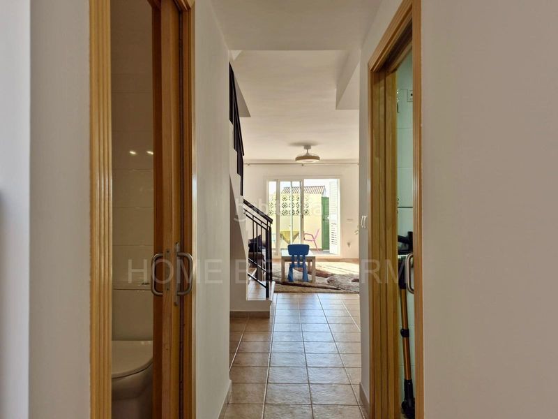 Foto 4c5fb511-d4f4-413c-a89b-d7a52b2bd6b5. Casa adossada amb aparcament piscina a balcón de Finestrat-terra marina Finestrat